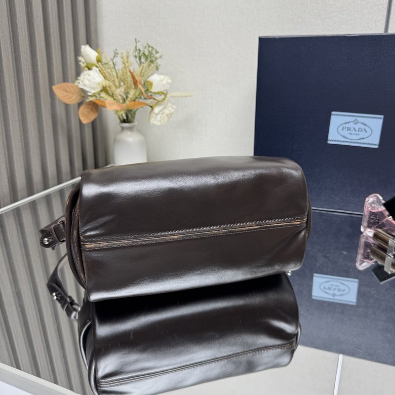 프라다 빈티지 distressed 레더 보스턴 핸드백 001-222096