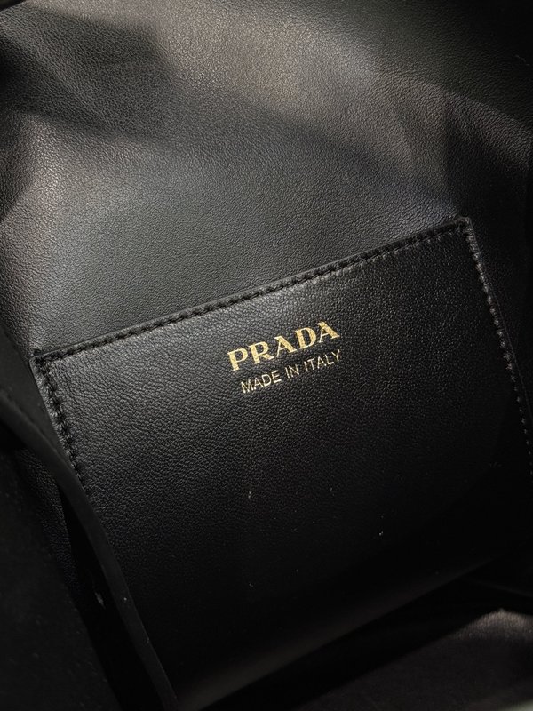 메탈릭 메쉬와 거북이 무늬 버클 버킷백 001-222114