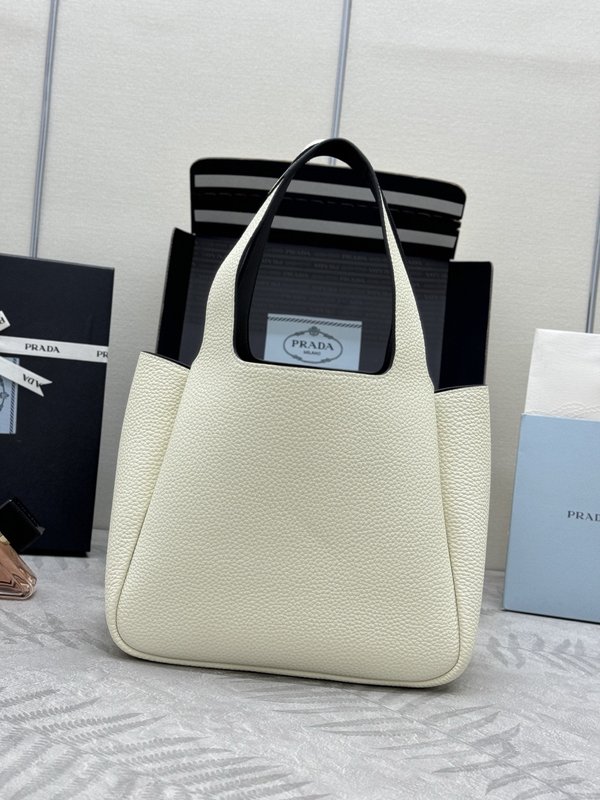 중형 마름모꼴 양피 버킷백 001-222240