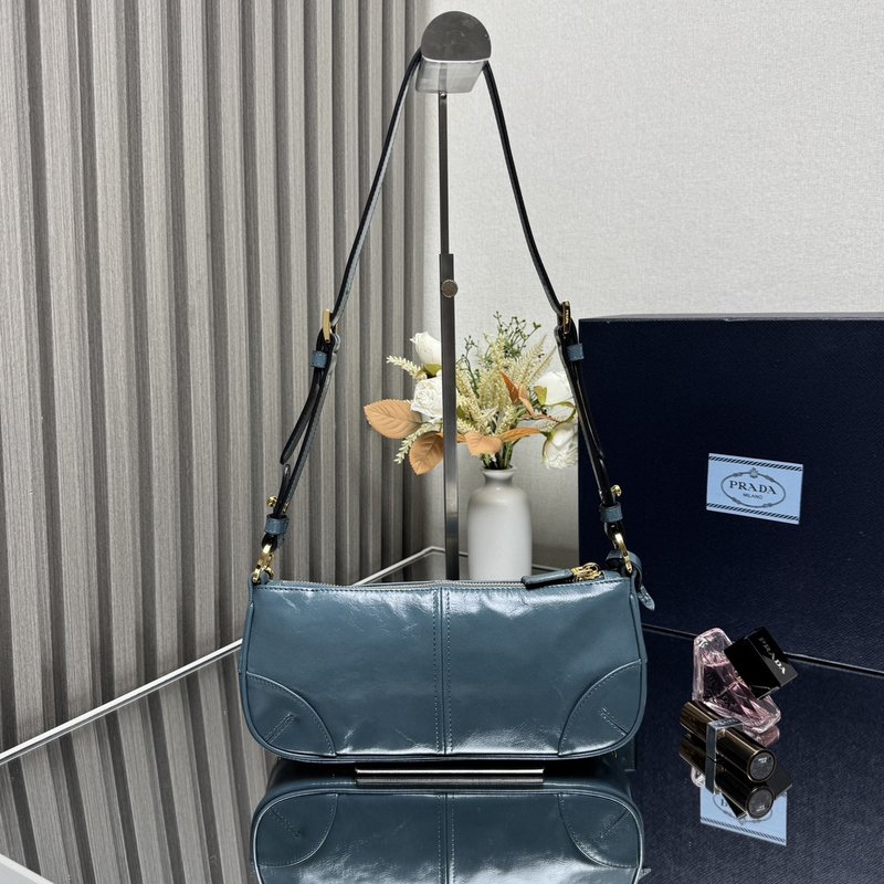 오일드 레더 숄더백 001-222372