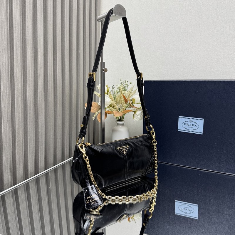 오일드 레더 숄더백 001-222393