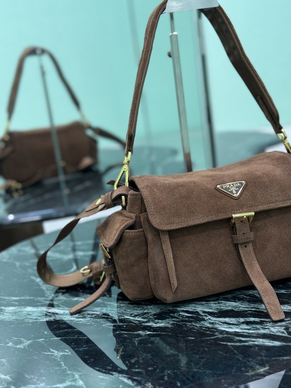 프라다 스웨이드 메신저백 스몰 001-222414
