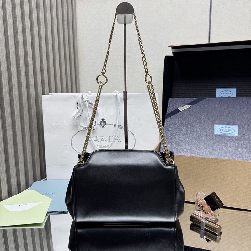 프라다 블랙 나파 가죽 체인 숄더백 001-222437