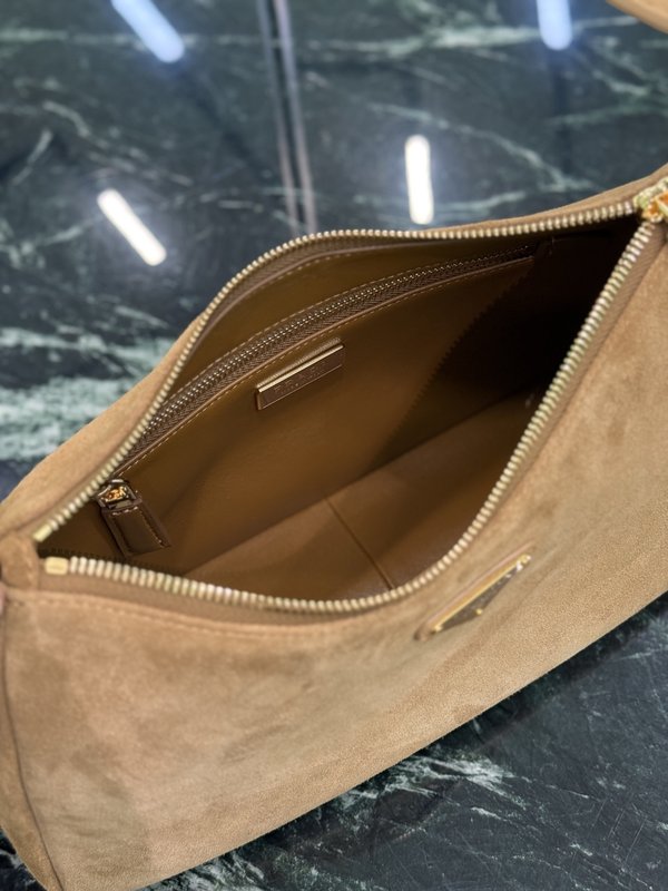 에이미 스웨이드 숄더백 001-222479