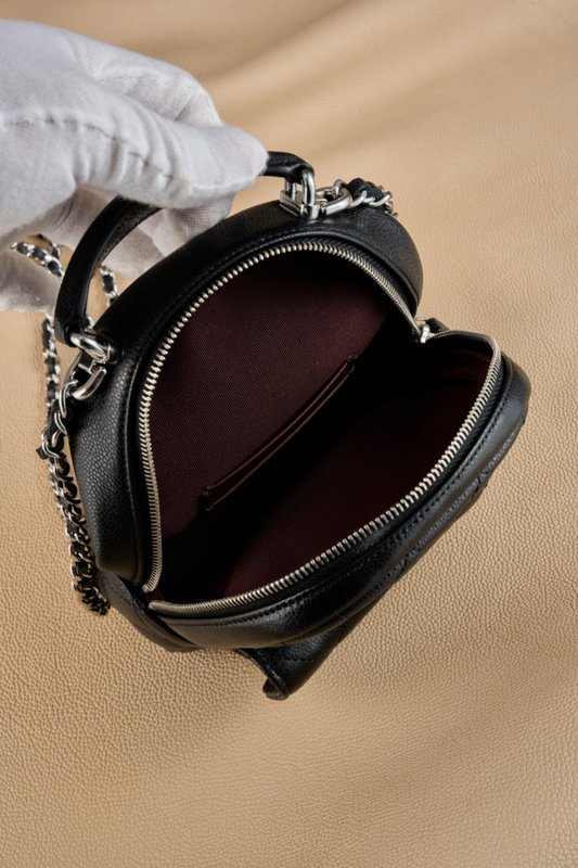 샤넬 24P 미니 백팩 블랙 실버 캐비어 001-222531
