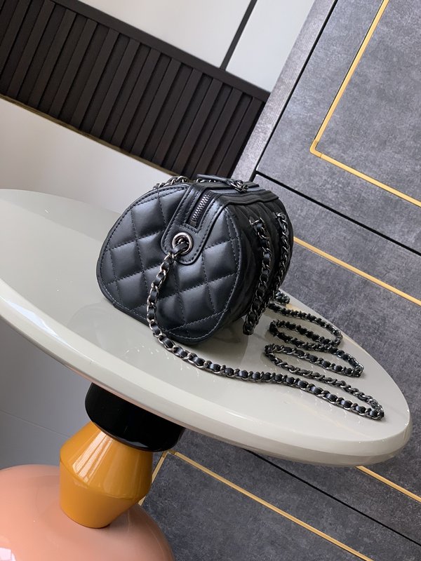샤넬 블랙 퀼팅 보스턴 볼링백 001-222599