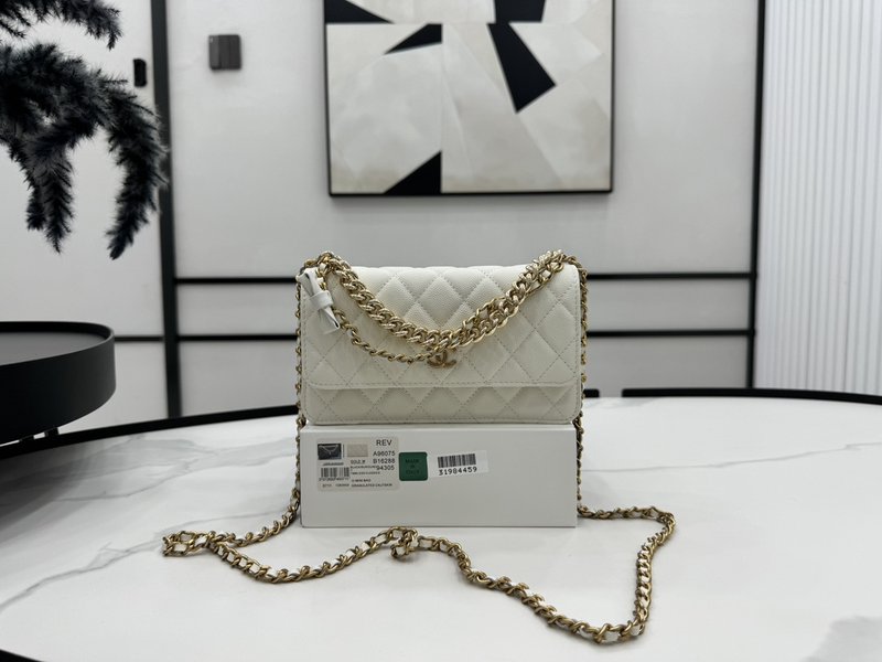 샤넬 리본 WOC 체인백 001-222730