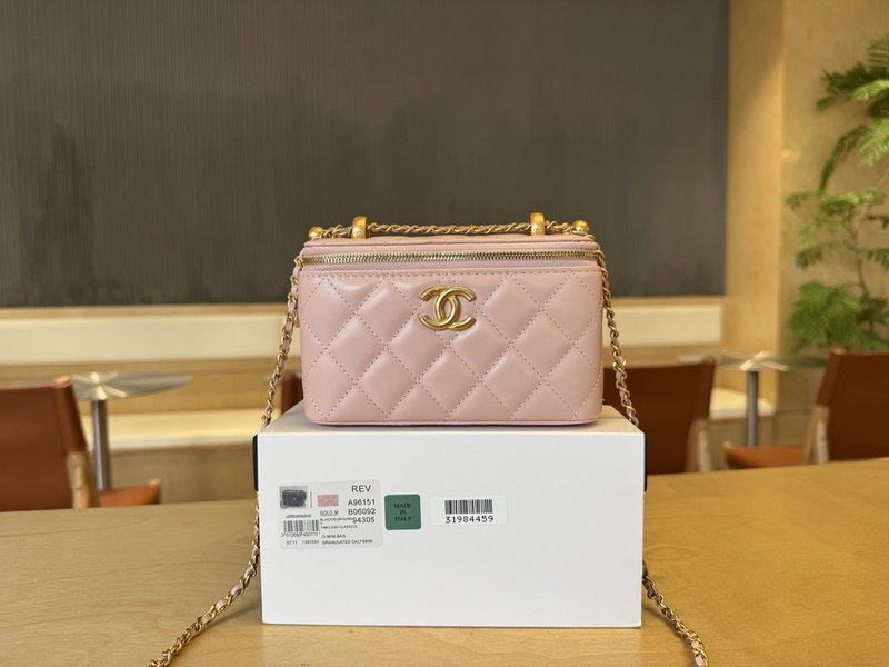 샤넬 오일드 왁스 소가죽 더블 골드볼 화장박스 001-222764