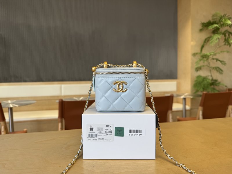 샤넬 오일드 왁스 소가죽 더블 골드볼 립스틱 박스백 001-222767