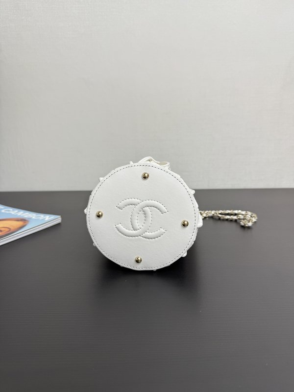 샤넬 화이트 주름 버킷백 001-222871