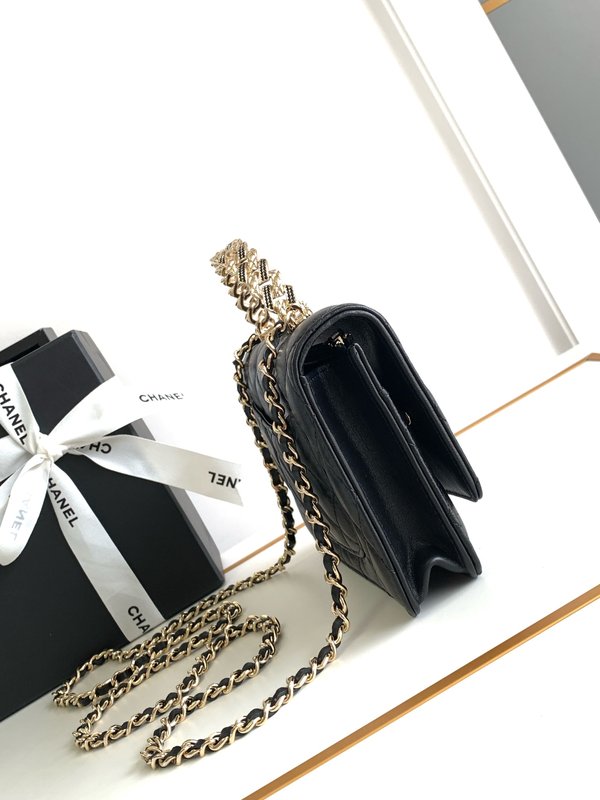 샤넬 24A 라인스톤 WOC 체인백 001-222889
