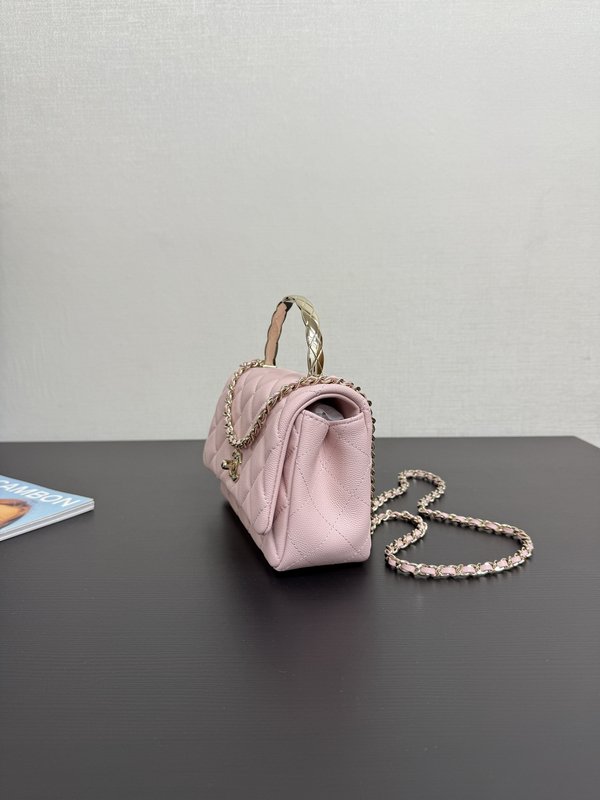 샤넬 퀼팅 메탈 핸들 플랩백 001-222910