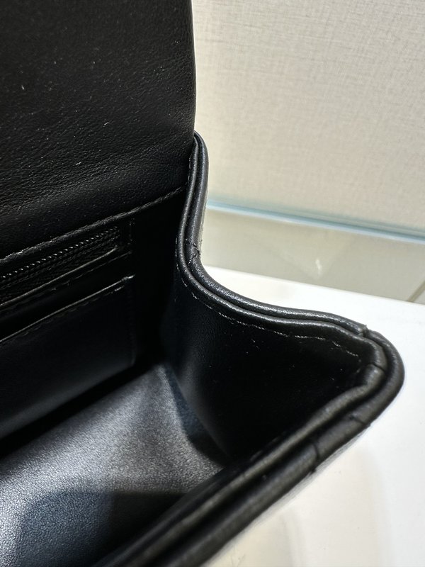 샤넬 클래식 블랙 퀼팅 핸드백 001-223170
