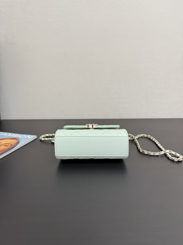 라이트골드 하드웨어 리치 그레인 가죽 핸드백 001-223213
