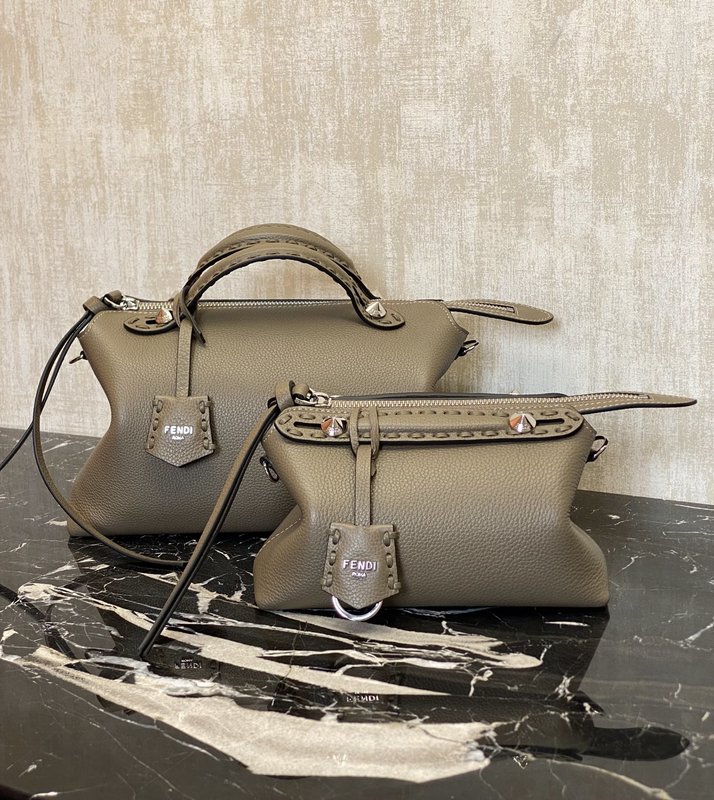 Fendi 그레이그린 스몰 닙닙 보스턴백 001-223369