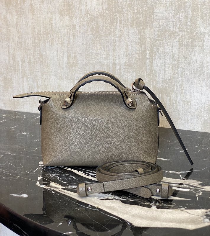 Fendi 그레이그린 스몰 닙닙 보스턴백 001-223369