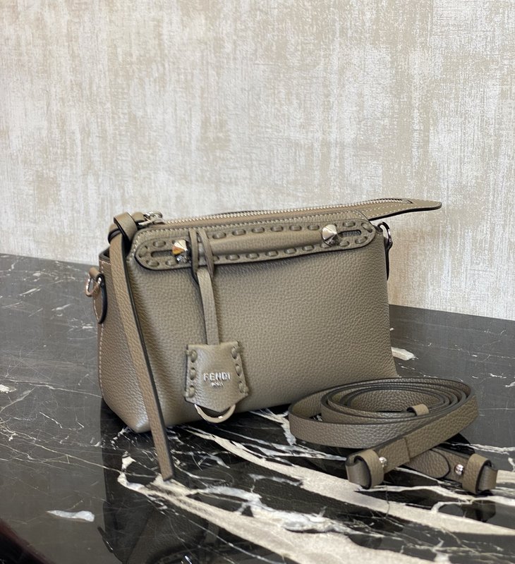 Fendi 그레이그린 스몰 닙닙 보스턴백 001-223369