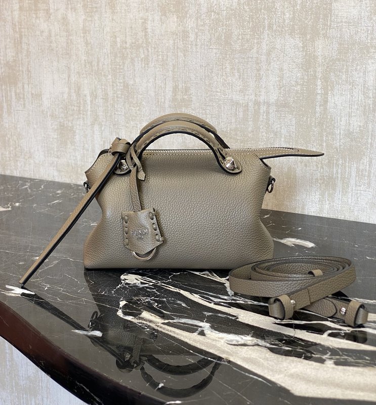 Fendi 그레이그린 스몰 닙닙 보스턴백 001-223369