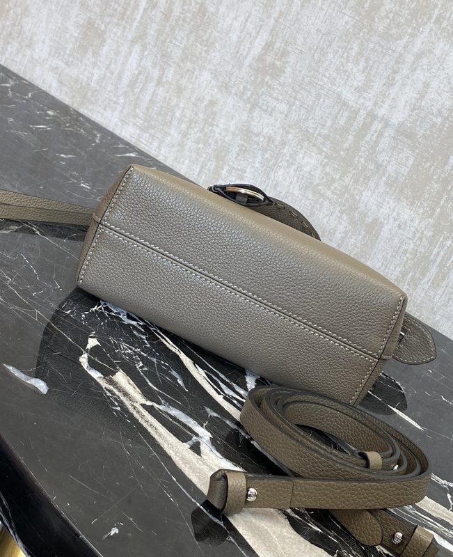 Fendi 그레이그린 스몰 닙닙 보스턴백 001-223369
