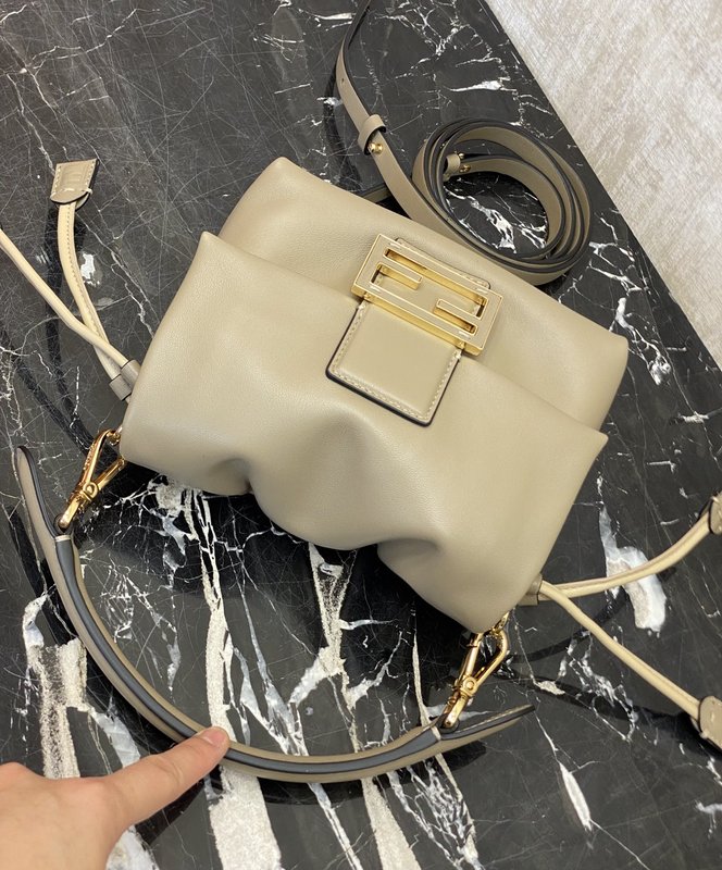 펜디 바게트 복주머니 양가죽 핸드백 001-223441