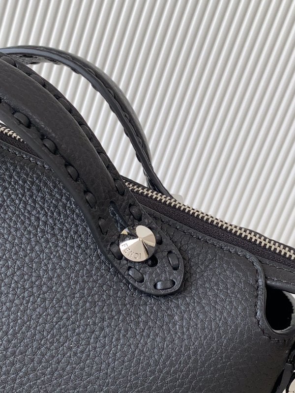 미니 바이 더 웨이 소프트 핸드백 001-223458