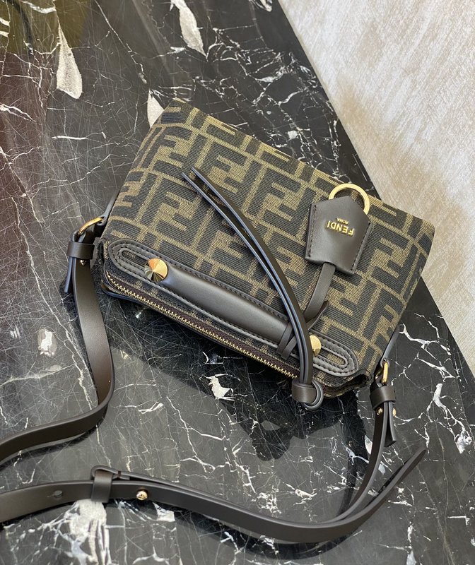 Fendi 업그레이드 닙닙 보스턴백 001-223472