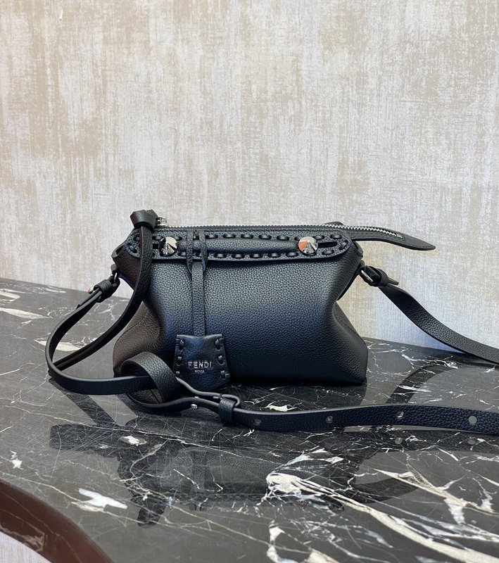 Fendi 업그레이드 닙닙 보스턴백 001-223475