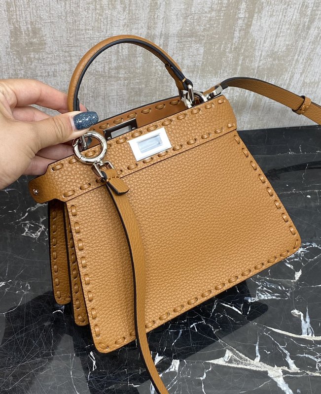 펜디 피카부 페티트 핸드백 001-223483