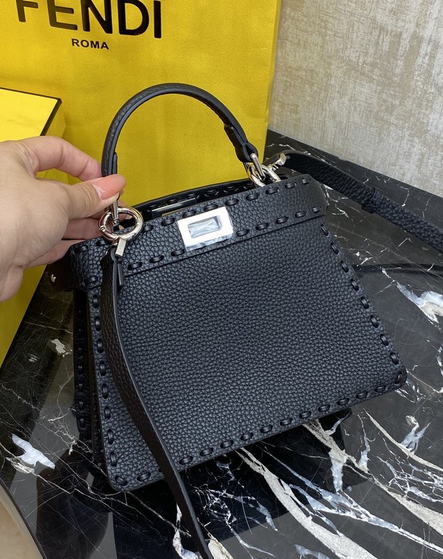 펜디 피카부 페티트 미니 가죽 핸드백 001-223486