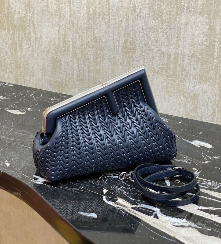 Fendi 니트 클라우드백 스몰 001-223496