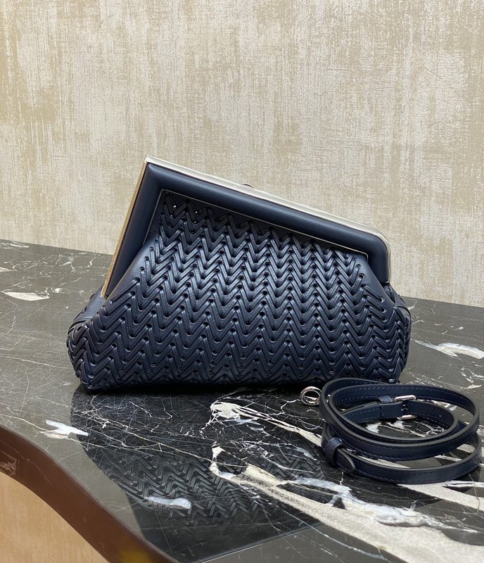 Fendi 니트 클라우드백 스몰 001-223496