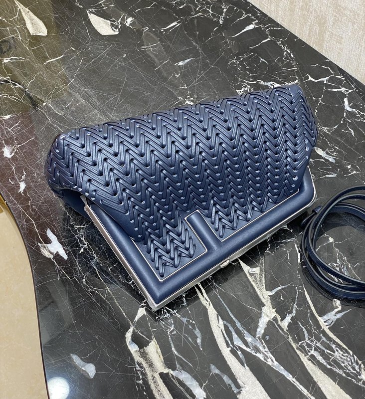 Fendi 니트 클라우드백 스몰 001-223496
