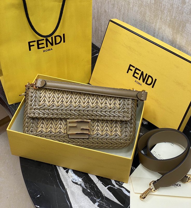 Fendi 클래식 바게트 백 001-223497