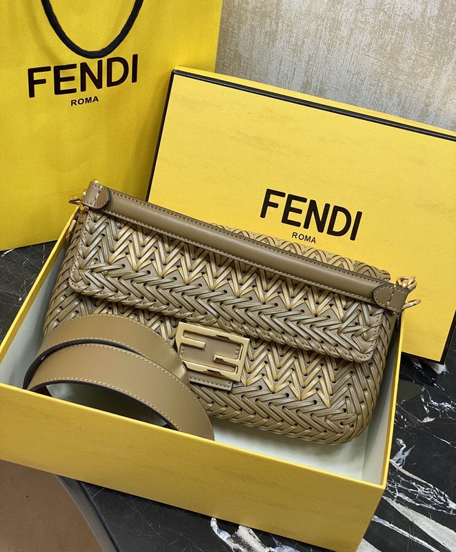 Fendi 클래식 바게트 백 001-223497