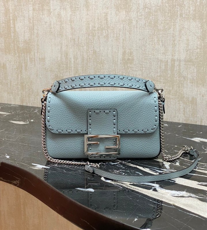 펜디 아이스블루 리치 그레인 미니 백 001-223524