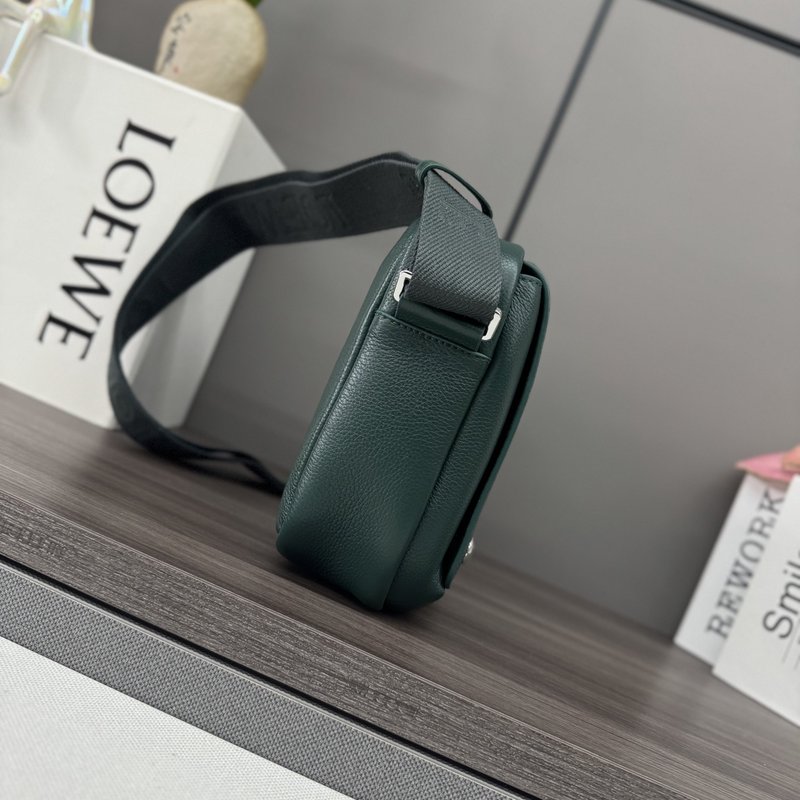 로에베 스몰 소프트 펠트 가죽 메신저백 001-223578