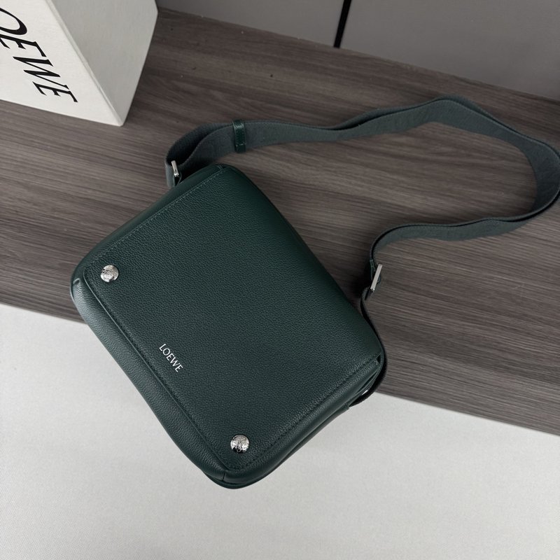 로에베 스몰 소프트 펠트 가죽 메신저백 001-223578