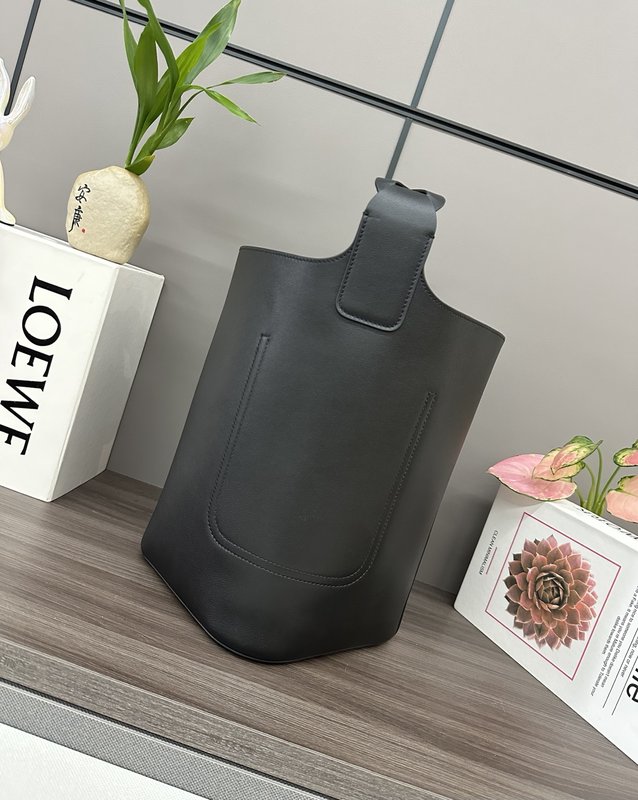 로에베 소프트 가죽 버킷백 001-223642