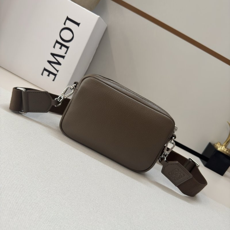 로에베 뉴 스몰 소프트 펠트 레더 메신저백 001-223765