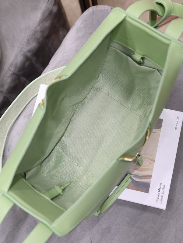 로에베 새틴 카프스킨 컴팩트 해먹 백 001-223767
