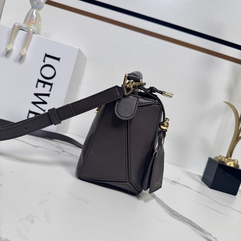 로에베 스몰 나파 가죽 페더라이트 퍼즐 백 001-223801
