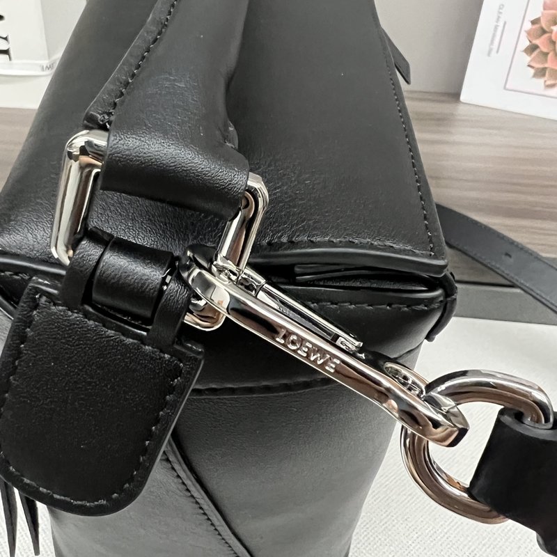 로에베 미디엄 소프트 가죽 퍼즐 백 001-223832