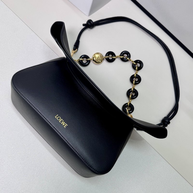 로에베 올라 시리즈 블랙 가죽 체인 숄더백 001-223877