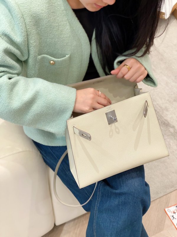 켈리 밀크 화이트 핸드백 001-224177
