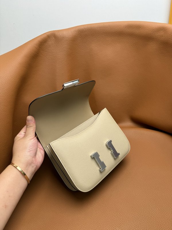 에르메스 콩상 19cm 윈드그레이 핸드백 001-224203