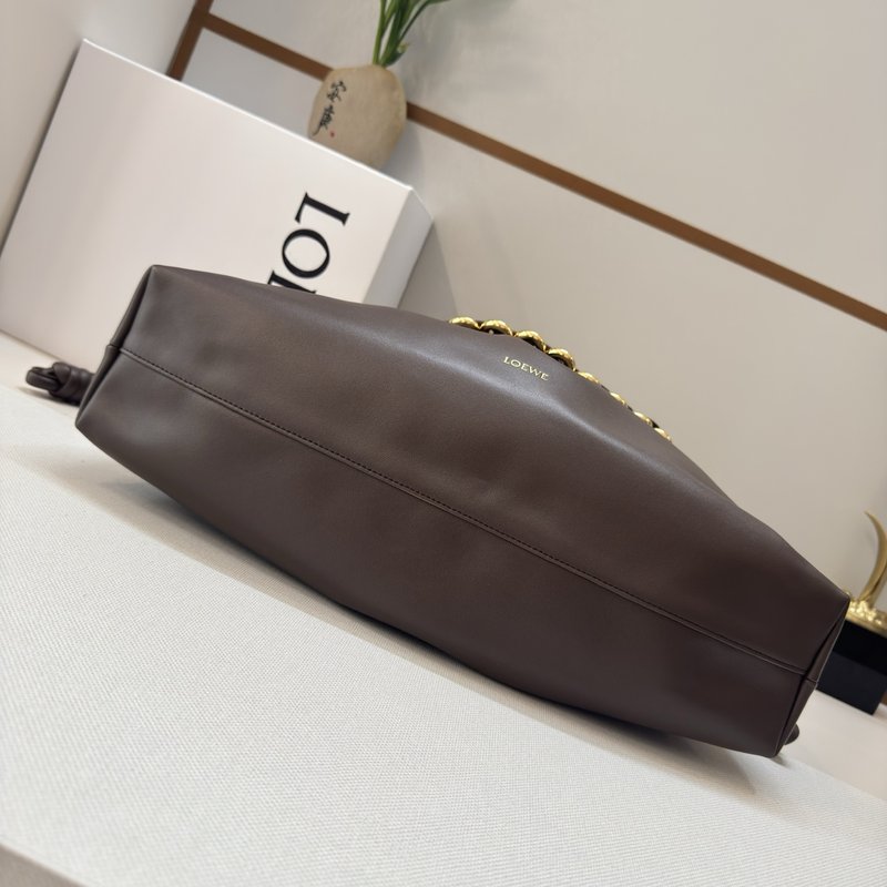 로에베 나파 가죽 주름 포켓백 001-224361