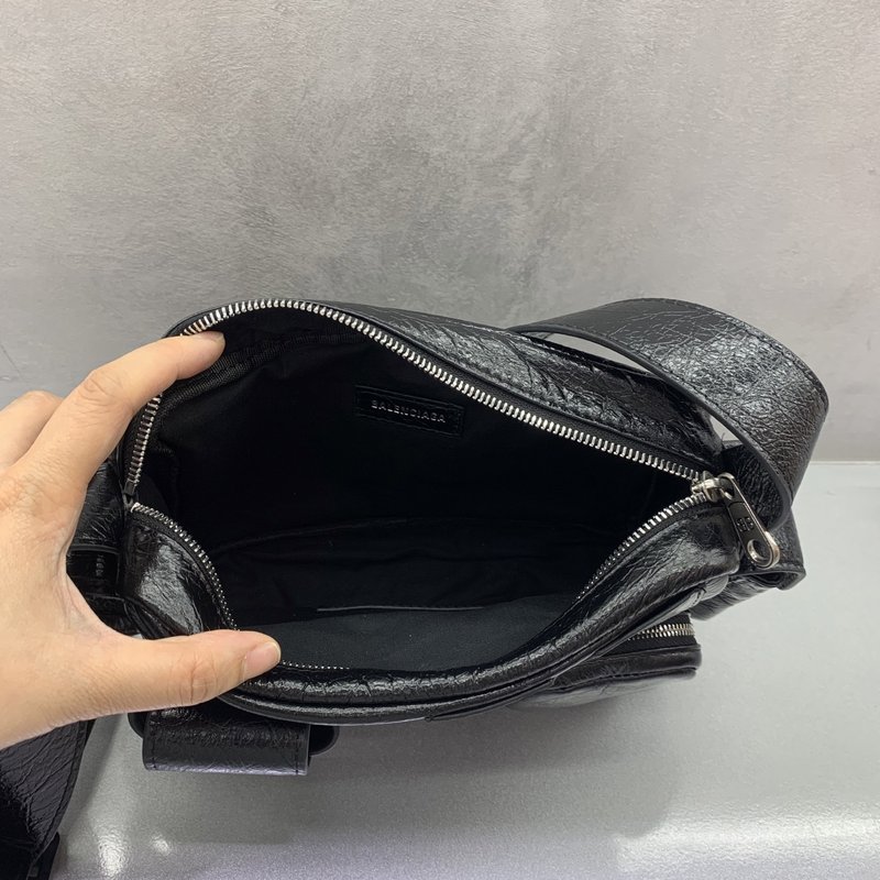 발렌시아가 빈티지 워크웨어 카메라백 001-224667