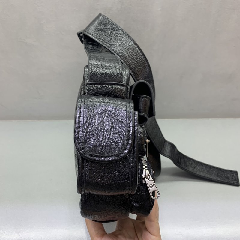 발렌시아가 빈티지 워크웨어 카메라백 001-224667