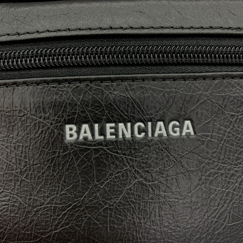 발렌시아가 소가죽 크로스바디 체스트백 001-224669