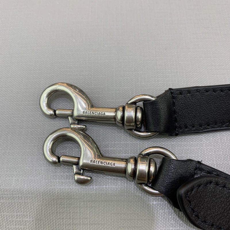 발렌시아가 블랙 핸드백 001-224678